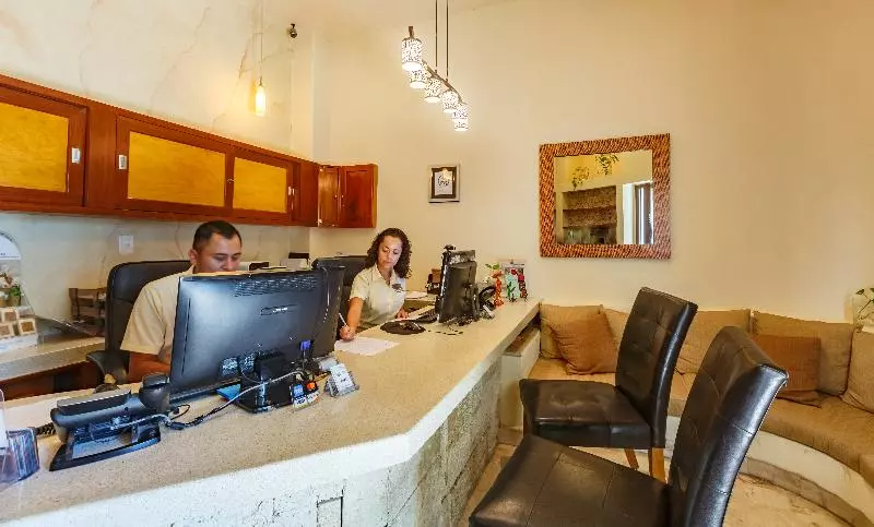 Maya Villa Condo Hotel And Beachclub