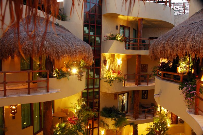 Maya Villa Condo Hotel And Beachclub