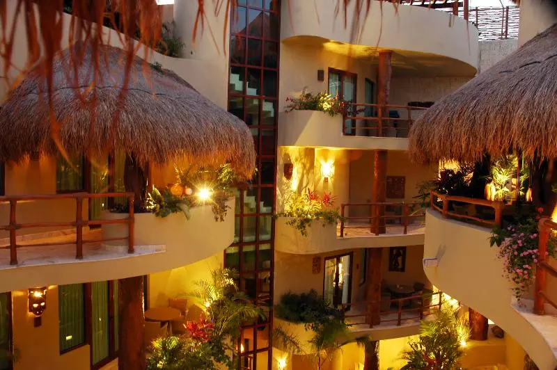 Maya Villa Condo Hotel And Beachclub