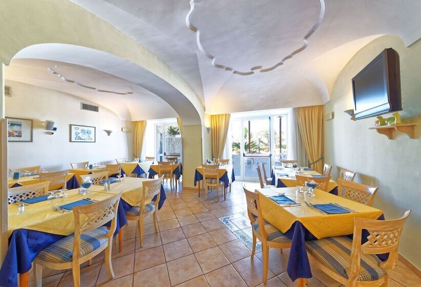 هتل Punta Imperatore