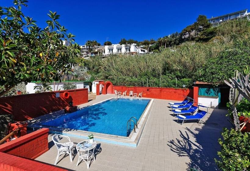 هتل Punta Imperatore