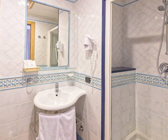 هتل Punta Imperatore