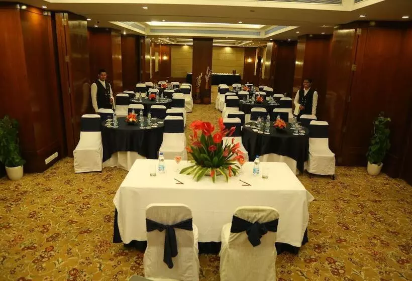 酒店 The Acura Bmk