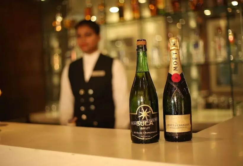 酒店 The Acura Bmk