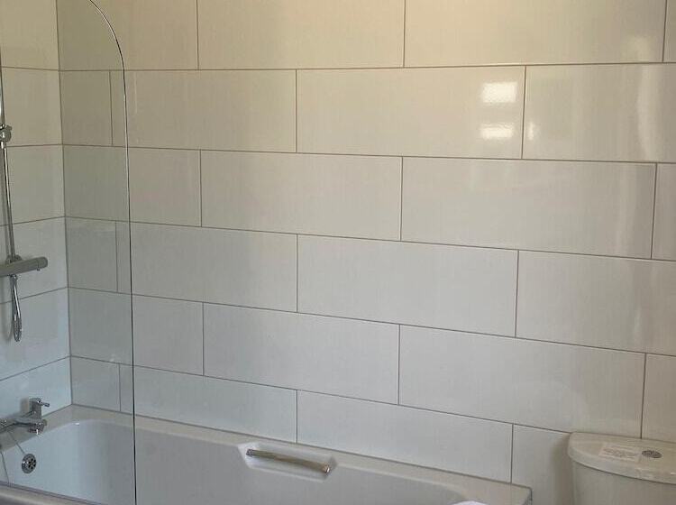 Отель Hollicarrs Newlands