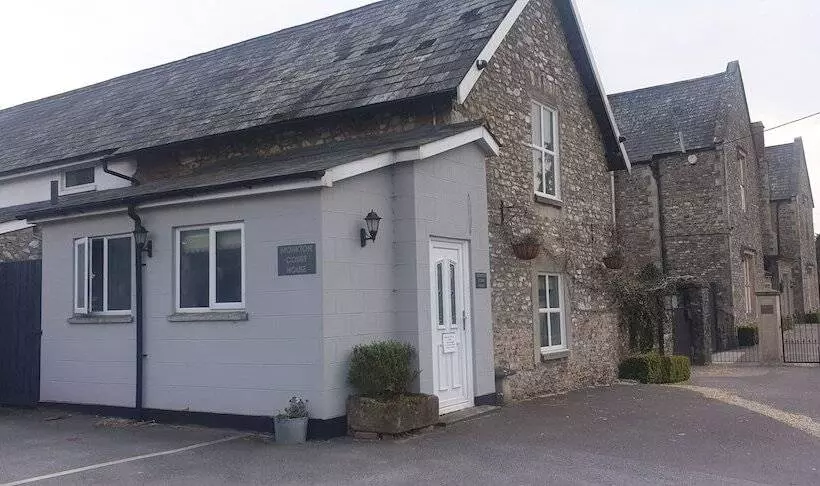 Monkton Court House B&b