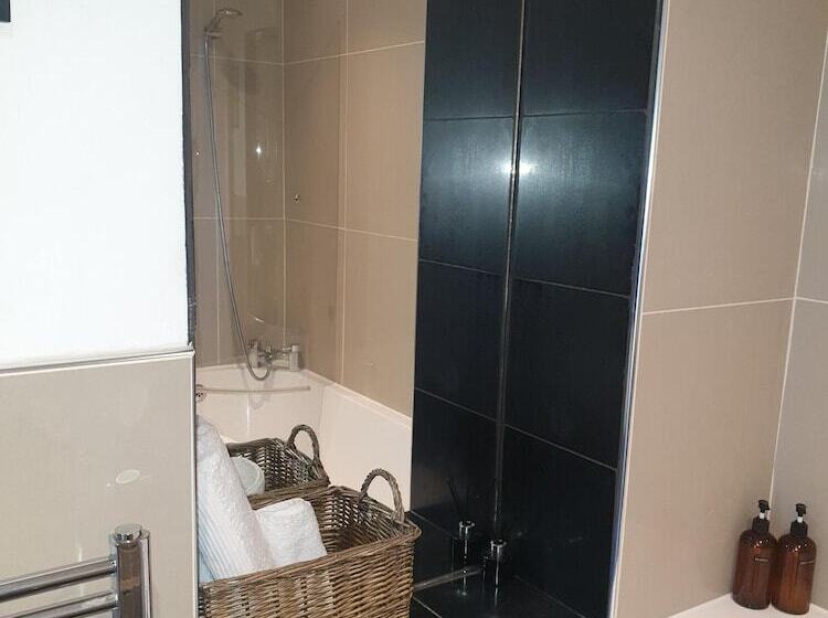 Monkton Court House B&b