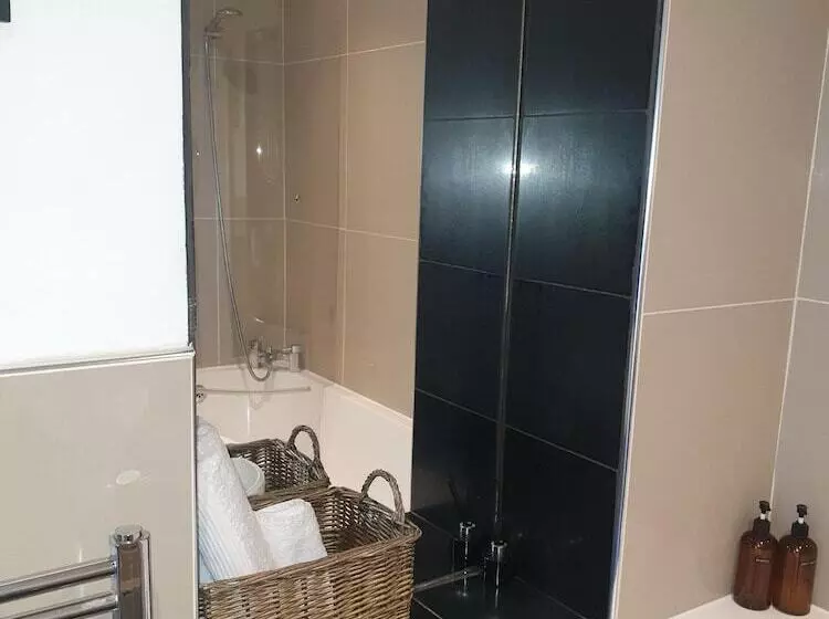 Monkton Court House B&b