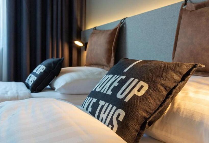 בית מלון כפרי Moxy Sion