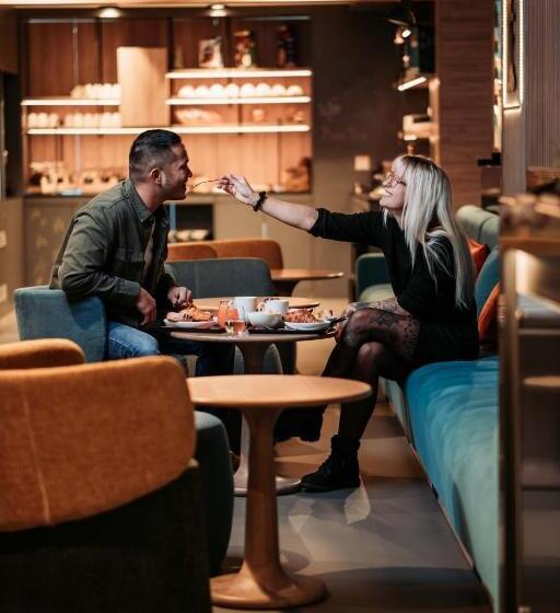 בית מלון כפרי Moxy Sion