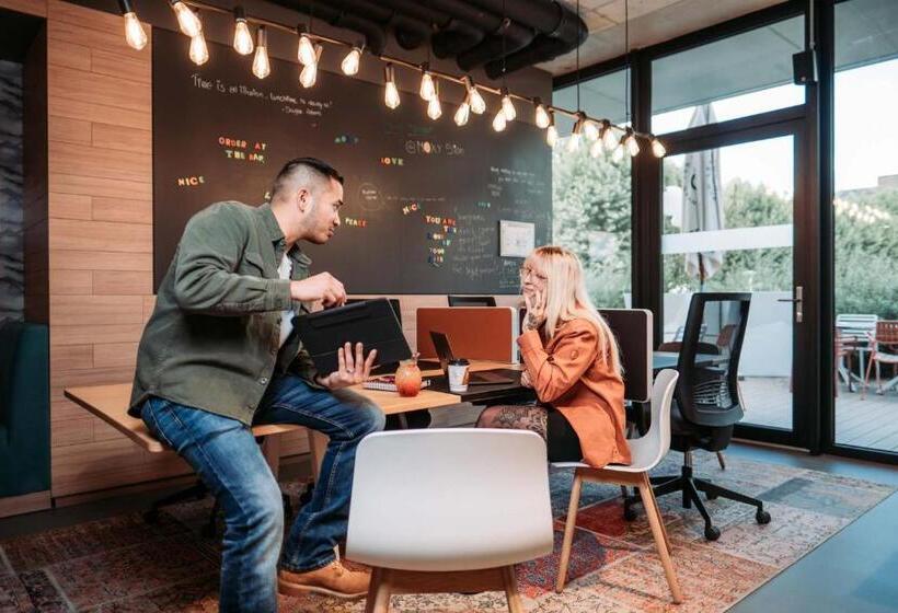 בית מלון כפרי Moxy Sion