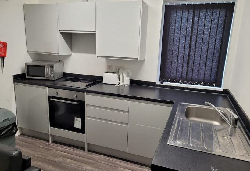 فندق Oyo Victoria Apartments