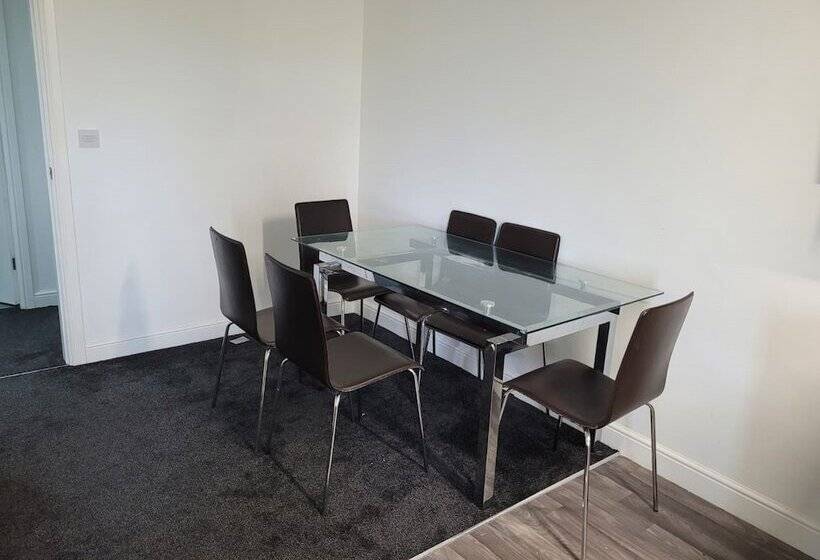 فندق Oyo Victoria Apartments