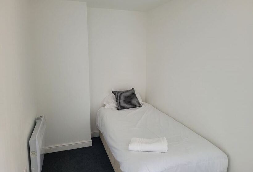 فندق Oyo Victoria Apartments