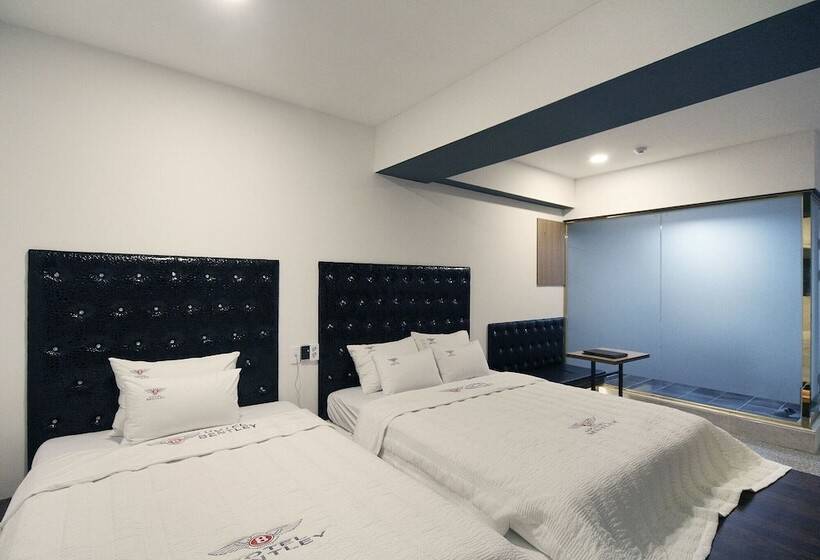 מוטל Gunsan Bentley