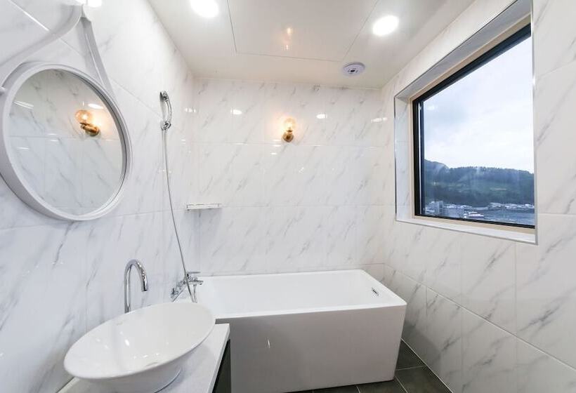 מוטל Ulleung With Ulleung