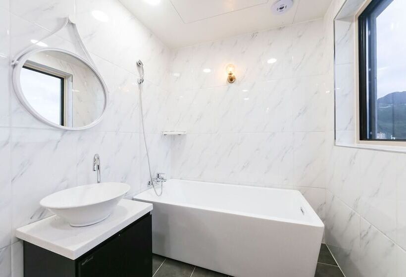 מוטל Ulleung With Ulleung