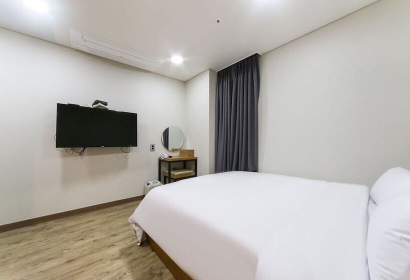 מוטל Ulleung With Ulleung