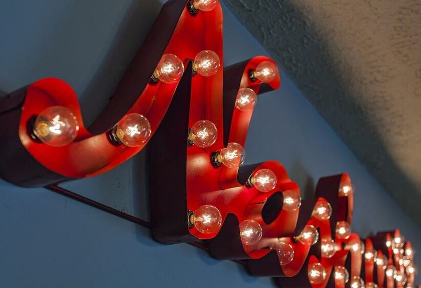 Charming Nashville Cottage   12 Min Downtown