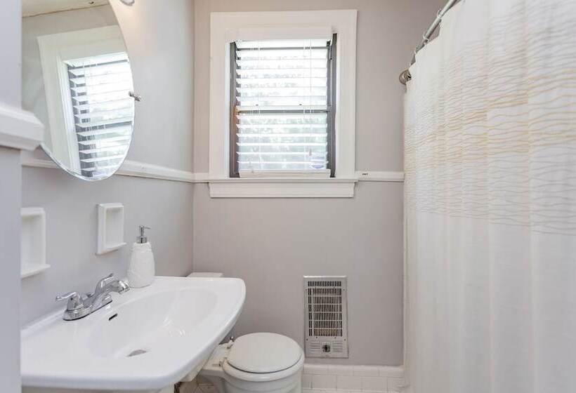 Charming Nashville Cottage   12 Min Downtown