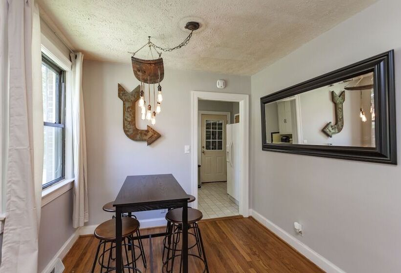 Charming Nashville Cottage   12 Min Downtown