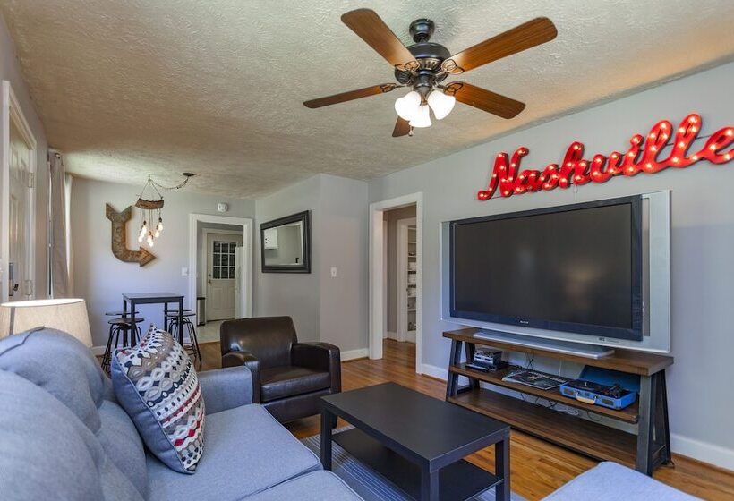 Charming Nashville Cottage   12 Min Downtown