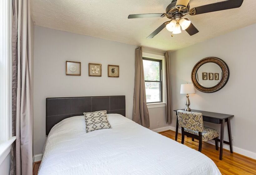 Charming Nashville Cottage   12 Min Downtown