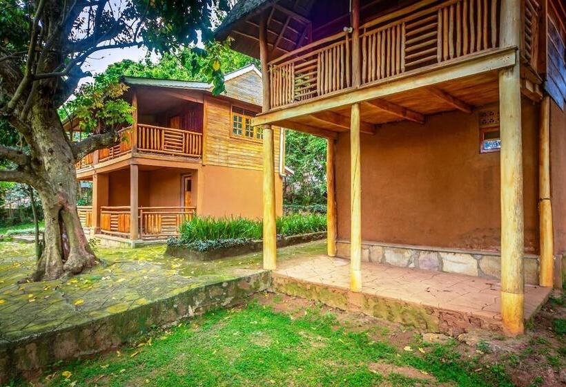 هتل Banana Village