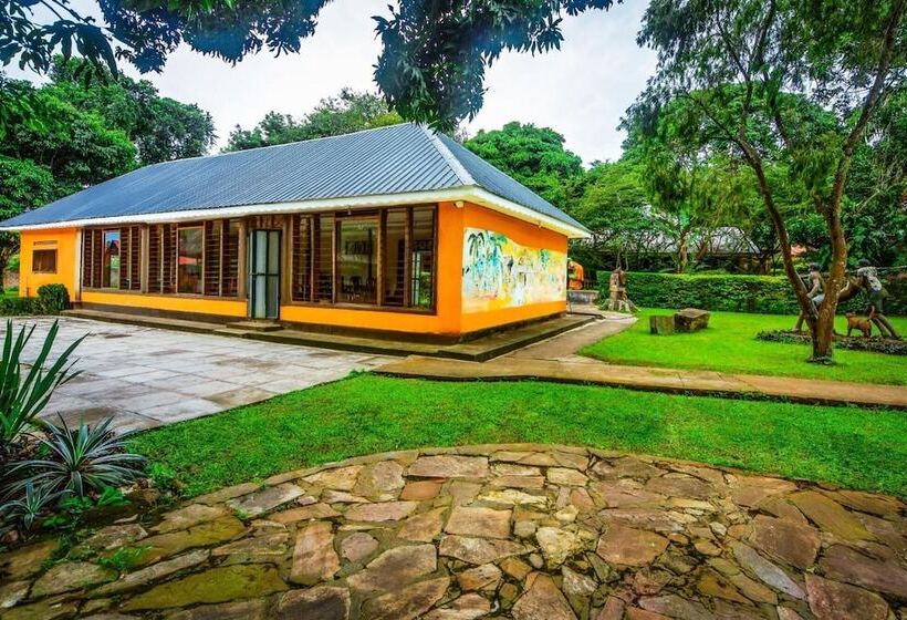 هتل Banana Village