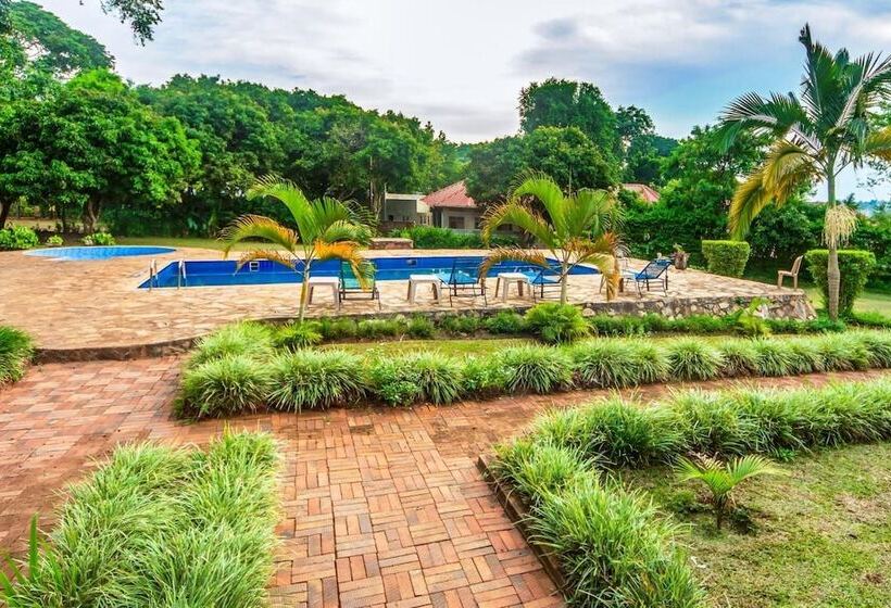 هتل Banana Village