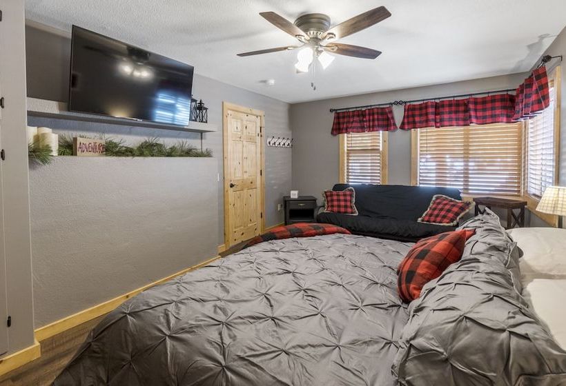 汽车旅馆 Timber House Lodge