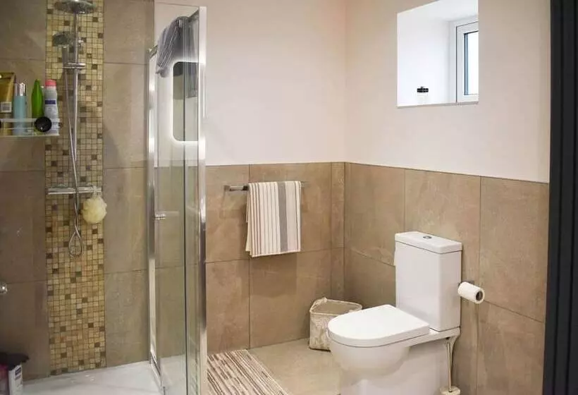 Rose Cottage Captivating 1 Bed Cottage In Bangor