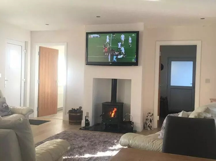 Rose Cottage Captivating 1 Bed Cottage In Bangor