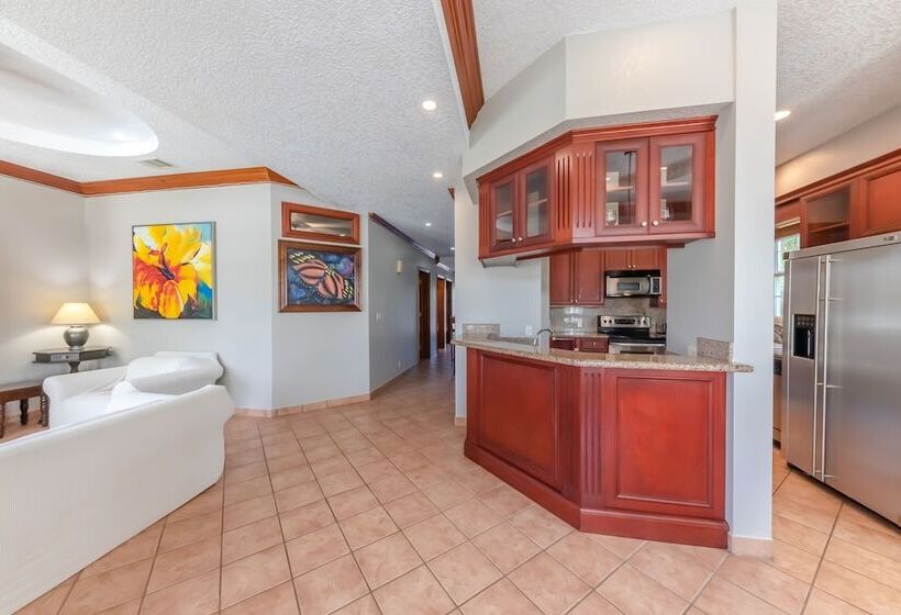 Grand Colony Island Villas