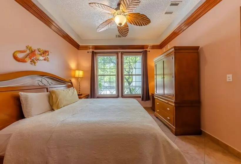 Grand Colony Island Villas