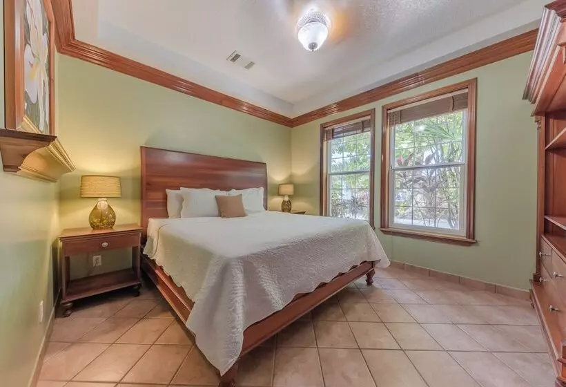 Grand Colony Island Villas