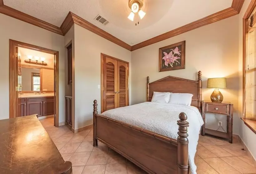 Grand Colony Island Villas