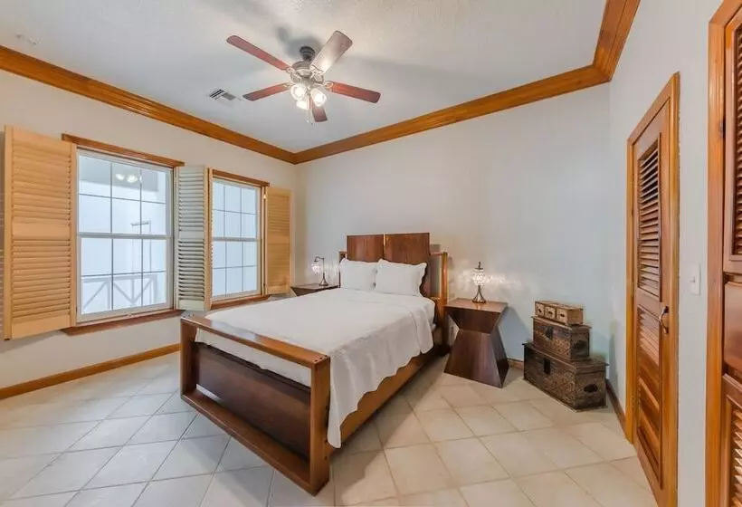 Grand Colony Island Villas