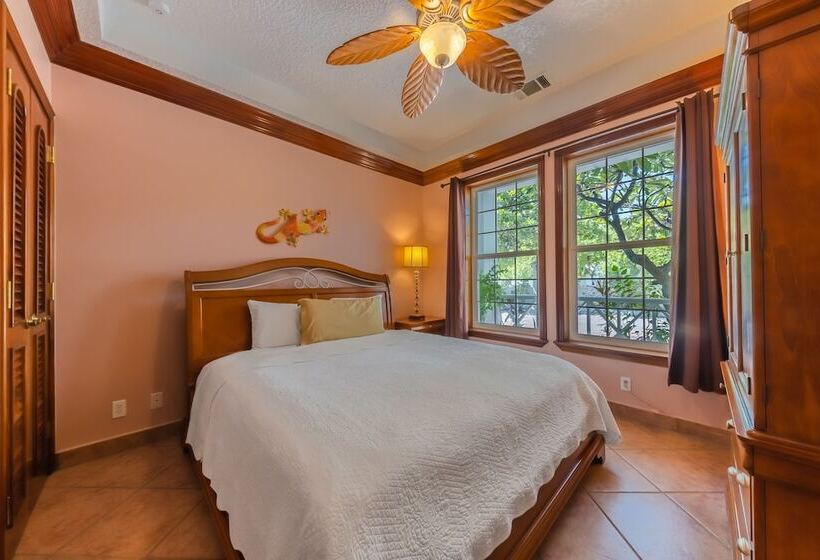 Grand Colony Island Villas