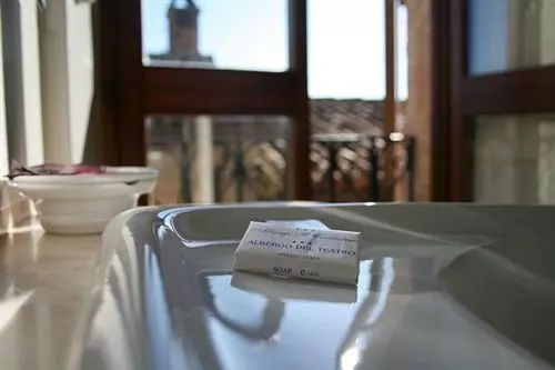 Отель Albergo Del Teatro