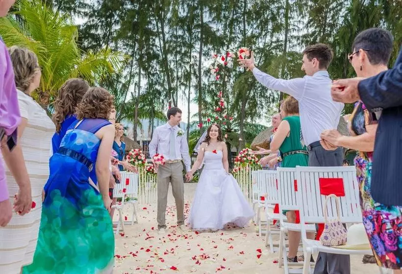 هتل Diamond Bay Resort And Spa