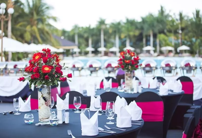 هتل Diamond Bay Resort And Spa