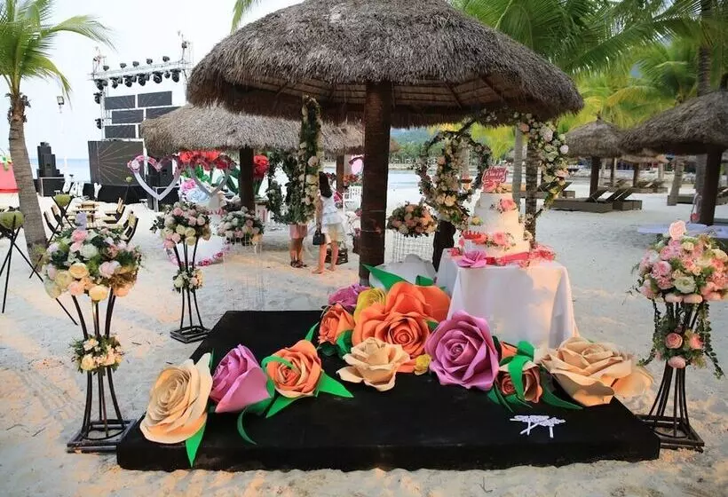 هتل Diamond Bay Resort And Spa