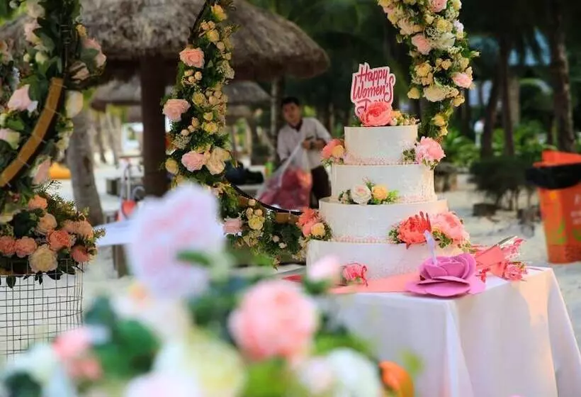 هتل Diamond Bay Resort And Spa