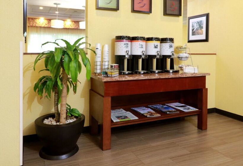 Otel Hampton Inn By Hilton Guadalajara Aeropuerto