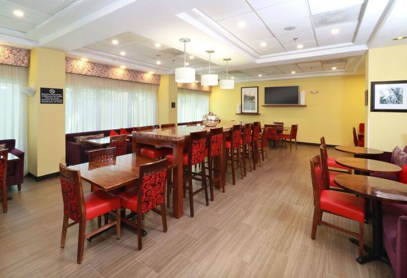 Otel Hampton Inn By Hilton Guadalajara Aeropuerto