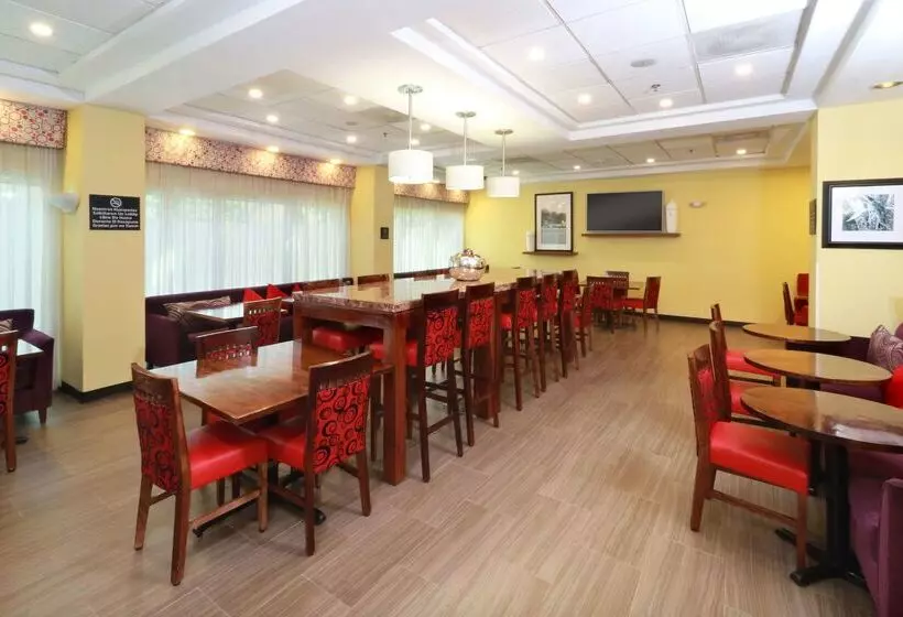 هتل Hampton Inn By Hilton Guadalajara Aeropuerto