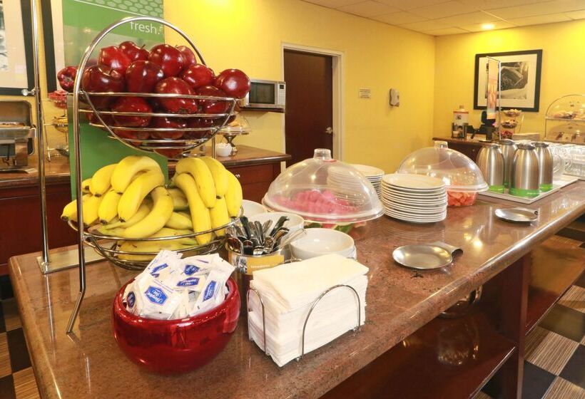 Otel Hampton Inn By Hilton Guadalajara Aeropuerto