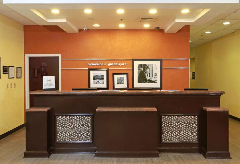 Otel Hampton Inn By Hilton Guadalajara Aeropuerto
