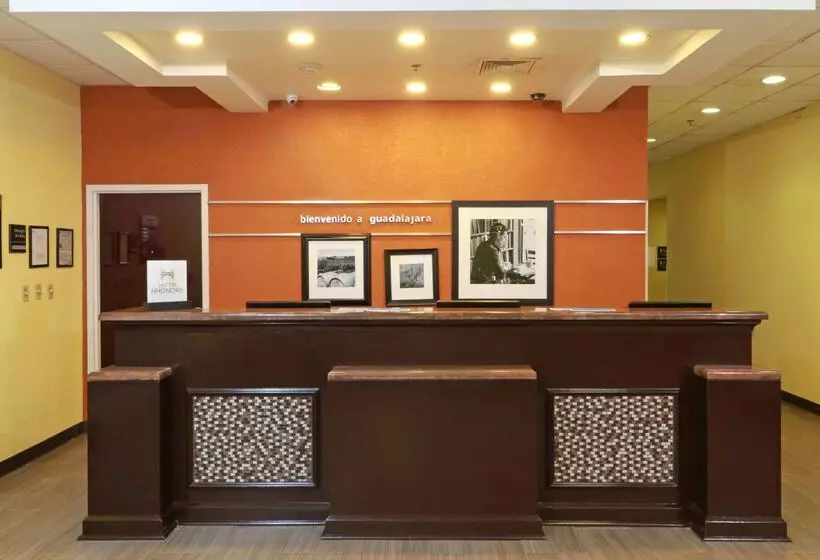 هتل Hampton Inn By Hilton Guadalajara Aeropuerto